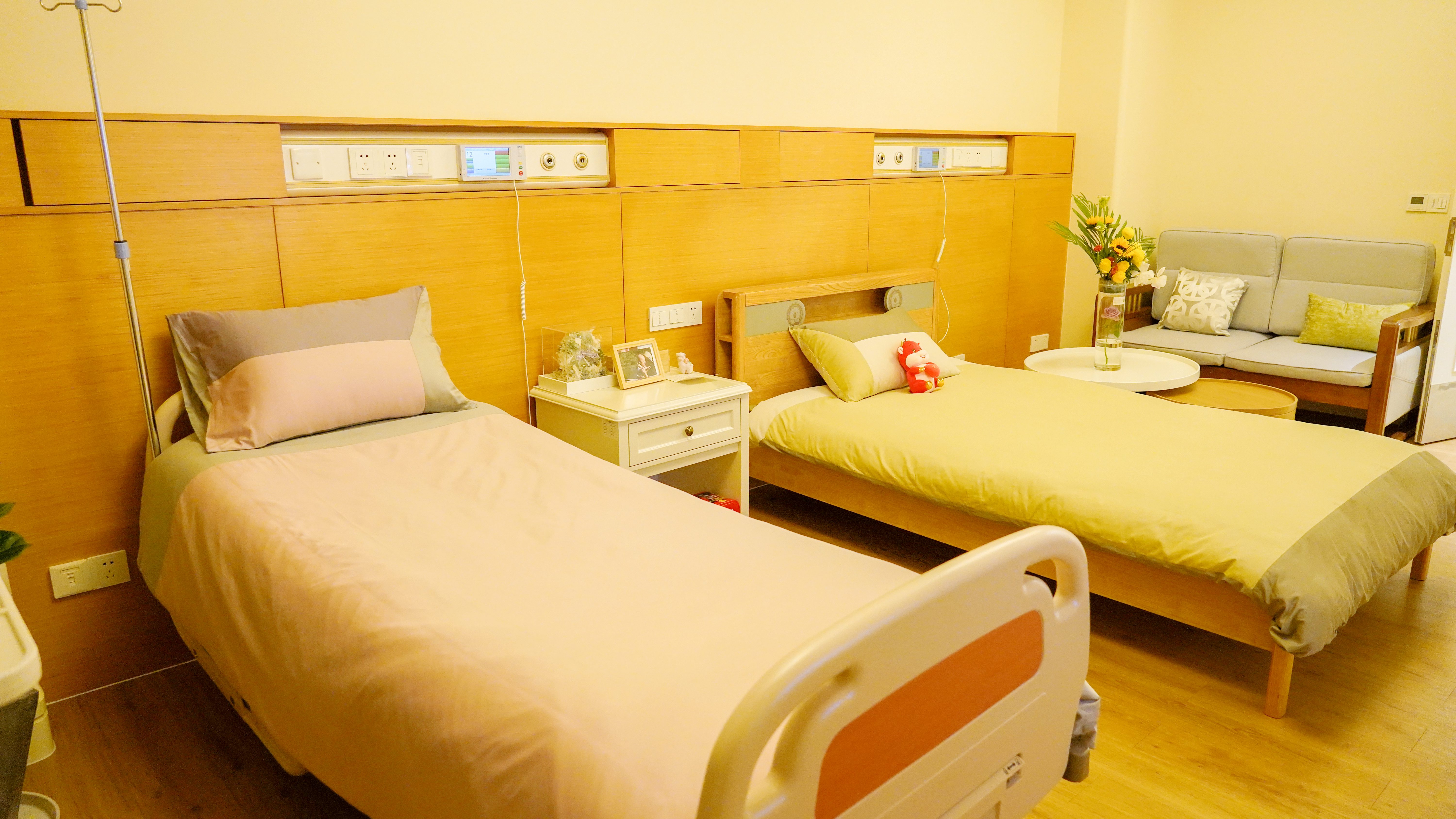 "我们不建议患者在安宁病房穿病号服,而是鼓励患者和家属穿着常服,为