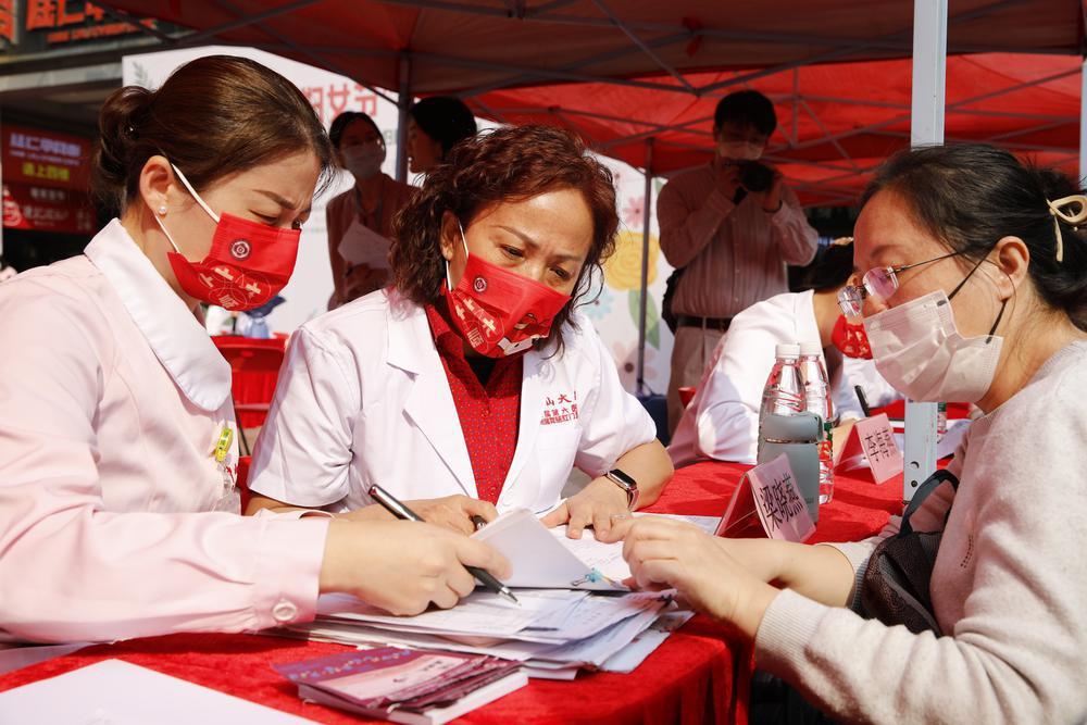 关爱女性全生命周期健康！广州开展妇女节健教义诊活动
