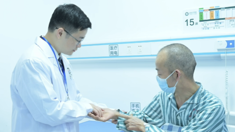 事关看病报销 , 这两个 钱袋子 别搞混了